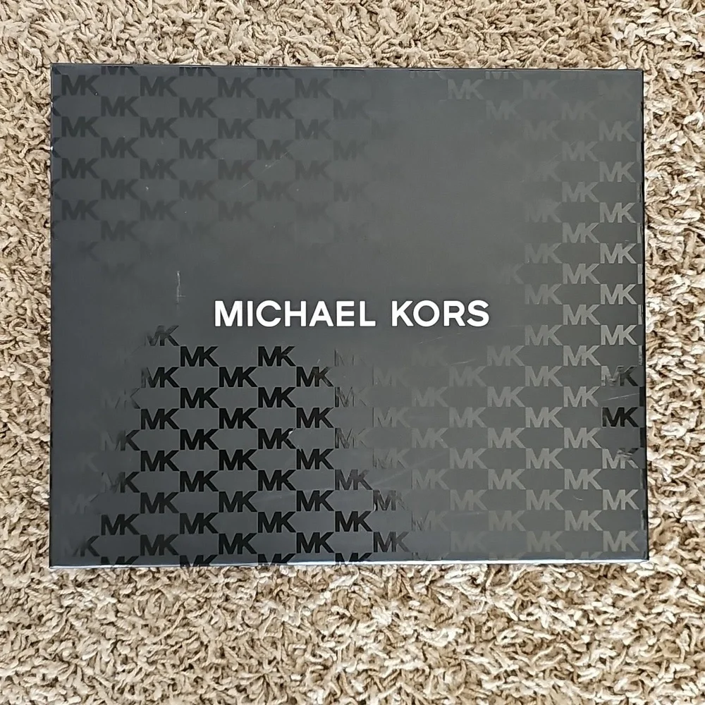 NWT Michael Kors Scarf and Hat Set Gray Black Knit Gift Box Accessory Set Unisex - Picture 3 of 6